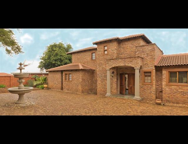 6 BEDROOM HOUSE FOR SALE IN RUIMSIG